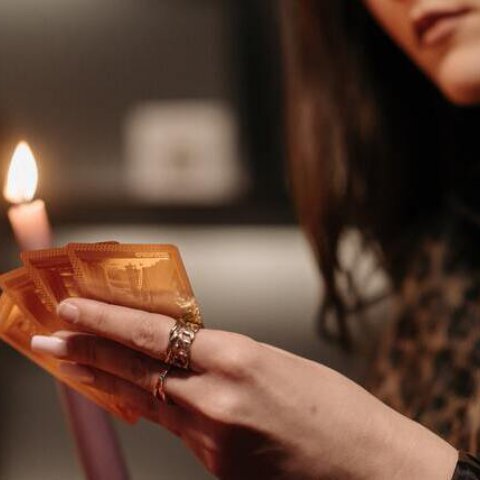 Por que consultar um cartomante?