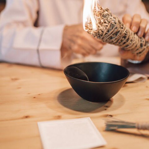 Simpatia para esquecer algum